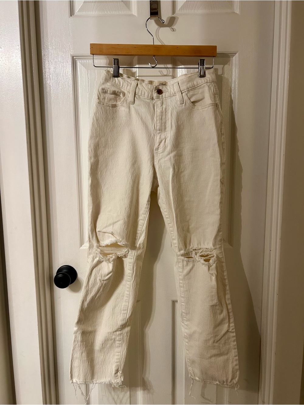 Women’s High-Rise Distressed Jeans in Cream